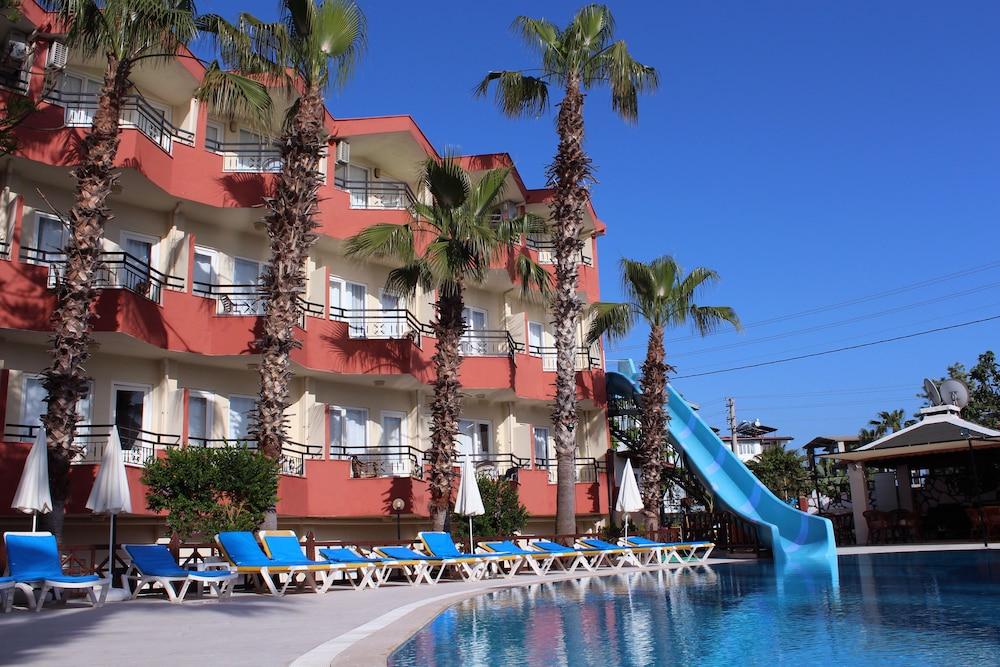 Semoris Hotel Side Exterior foto