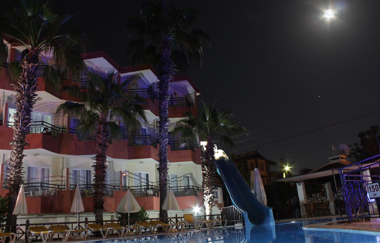 Semoris Hotel Side Exterior foto